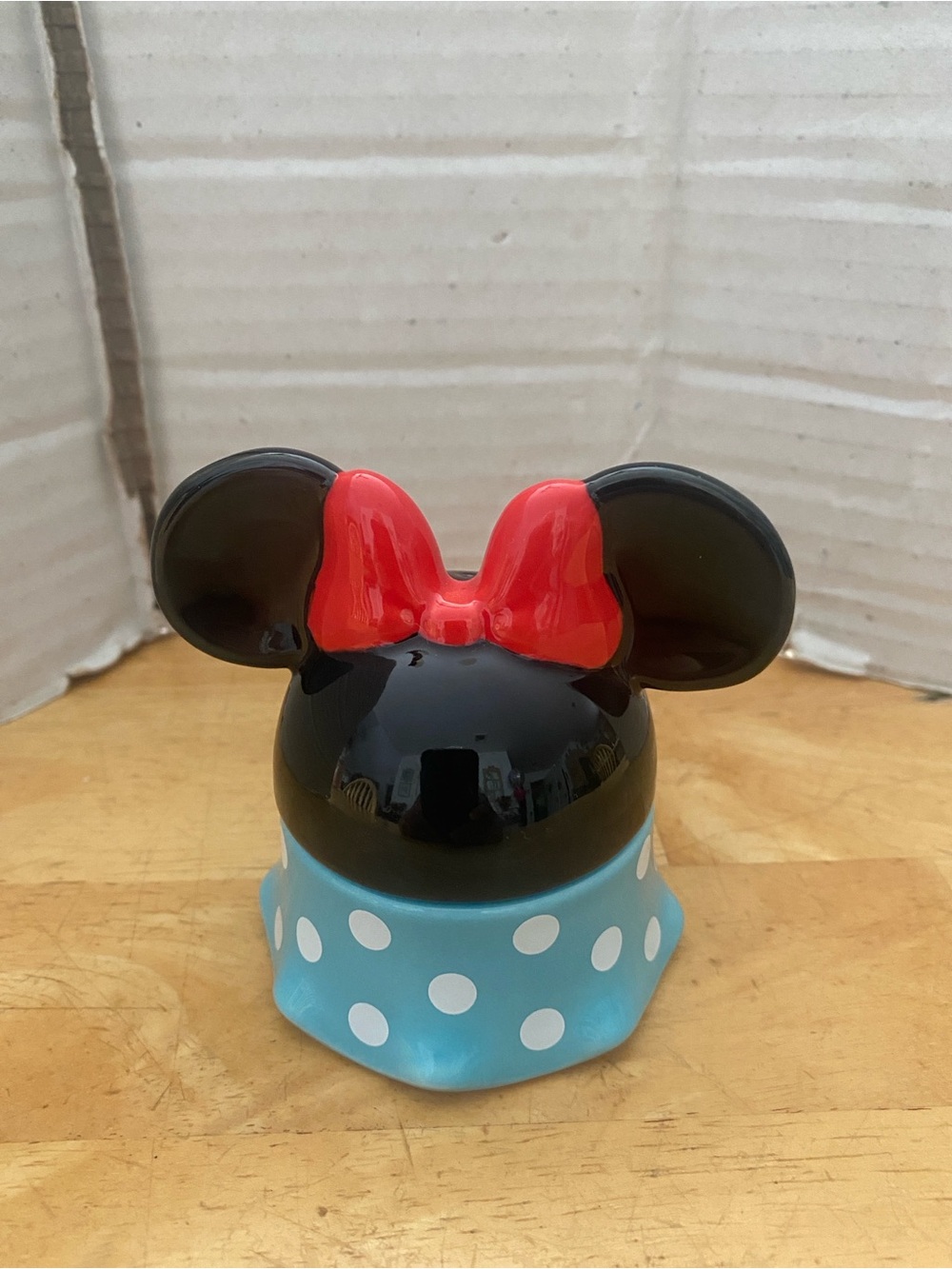 Hallmark Disney stacked Minnie Mouse Ceramic salt & pepper Figurine NWT abt 3.5